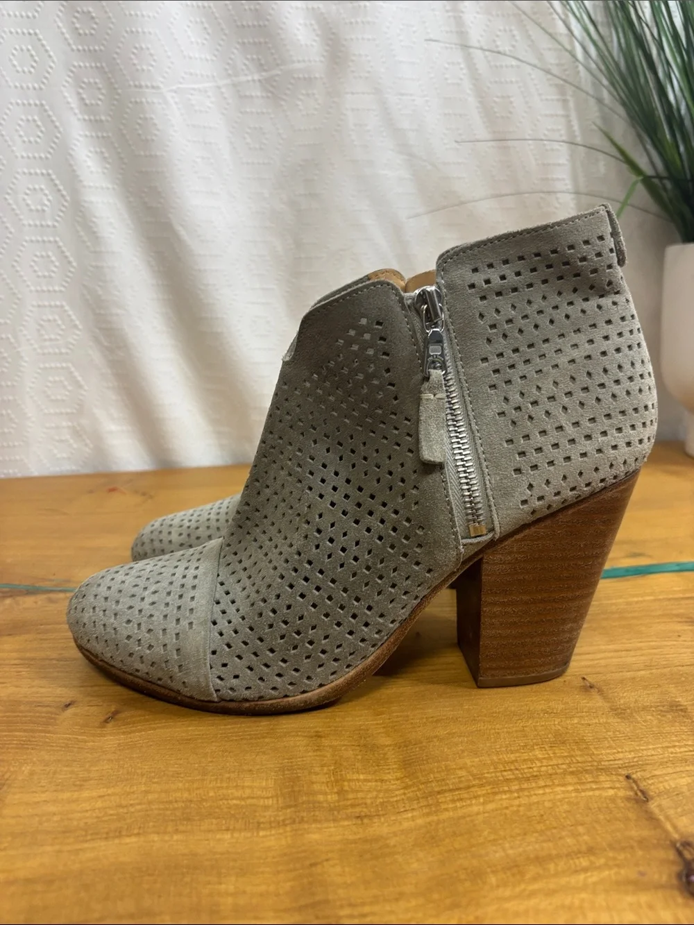 Rag & Bone | Margot Perforated Suede Ankle Boot in Cemento Suede Gray 39.5